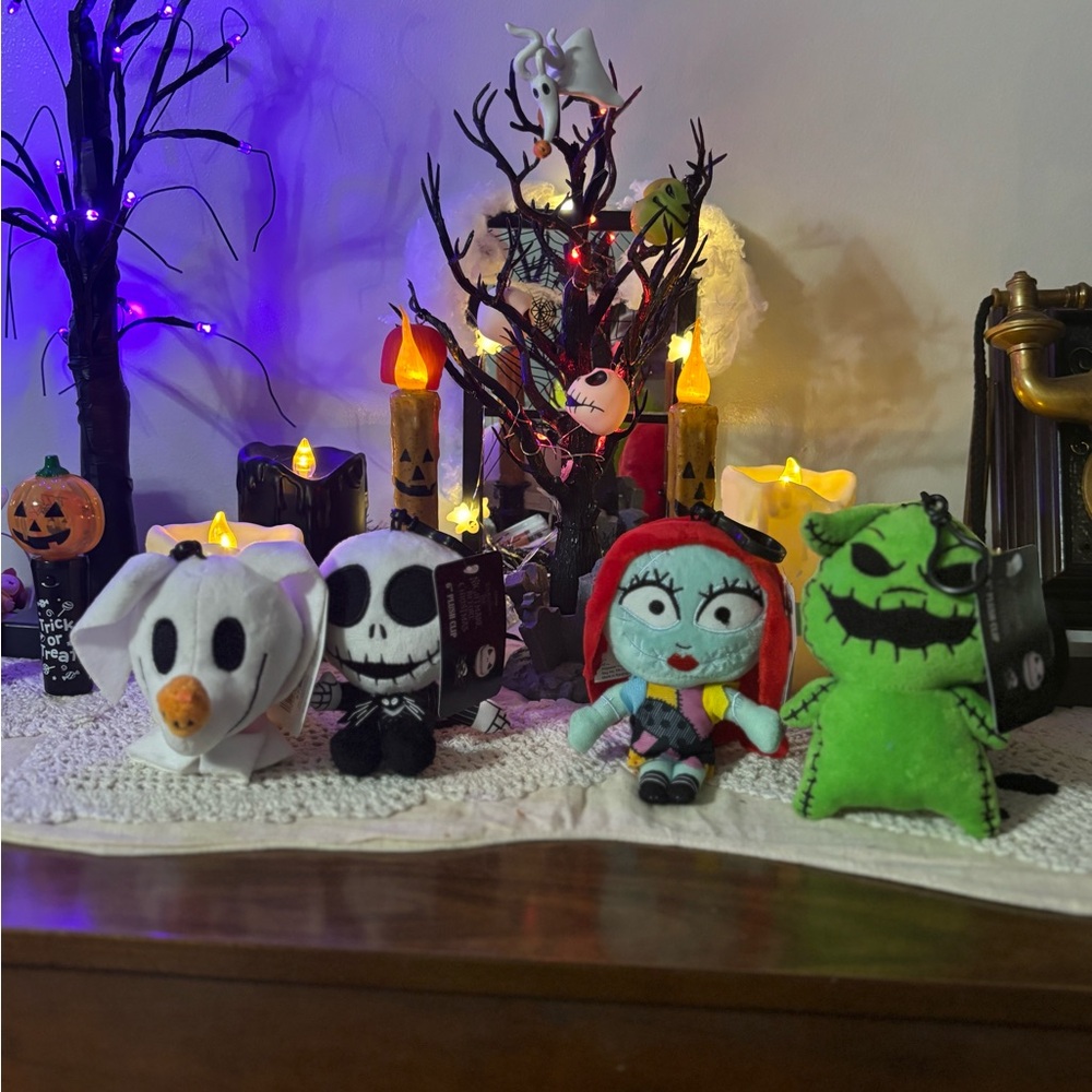 ONLY for jack n sally 💀🎃* NWT All 4 NBC 6” Clips *🎃💀